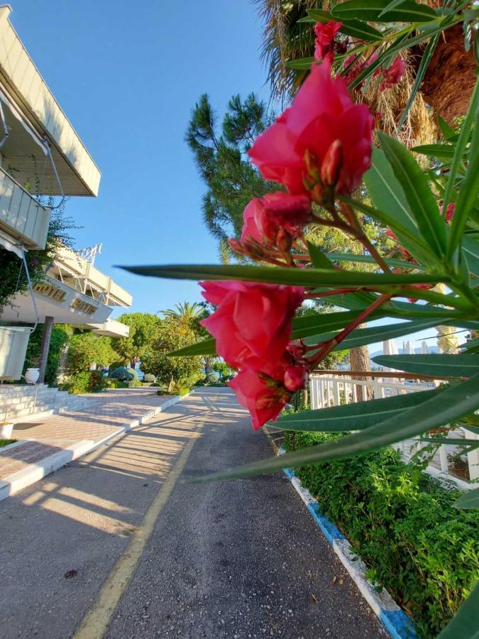 Batis Hotel Livanátai Eksteriør billede