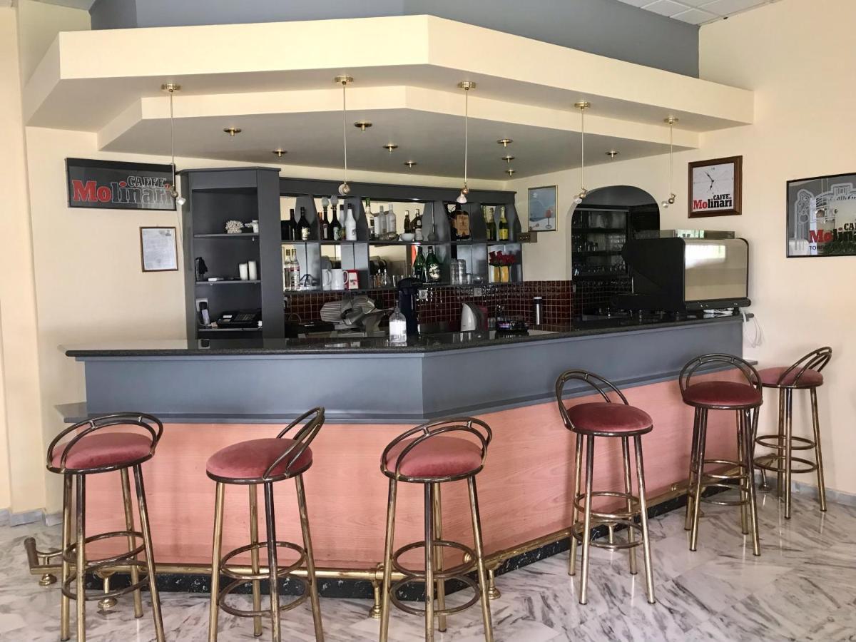 Batis Hotel Livanátai Eksteriør billede