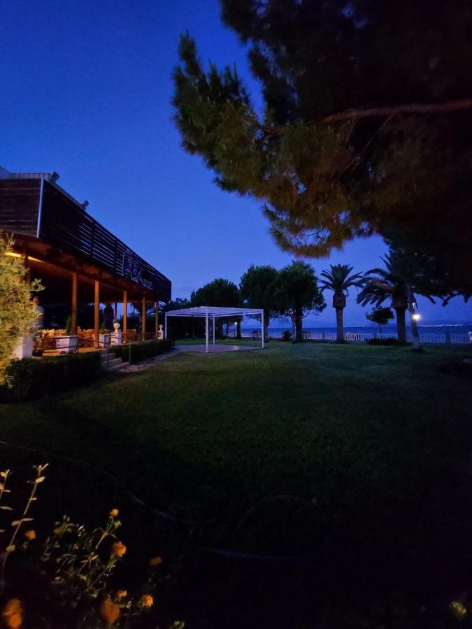 Batis Hotel Livanátai Eksteriør billede